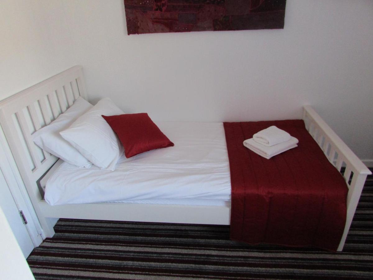 Manor Grove Bed & Breakfast - Blackpool — Photos 1