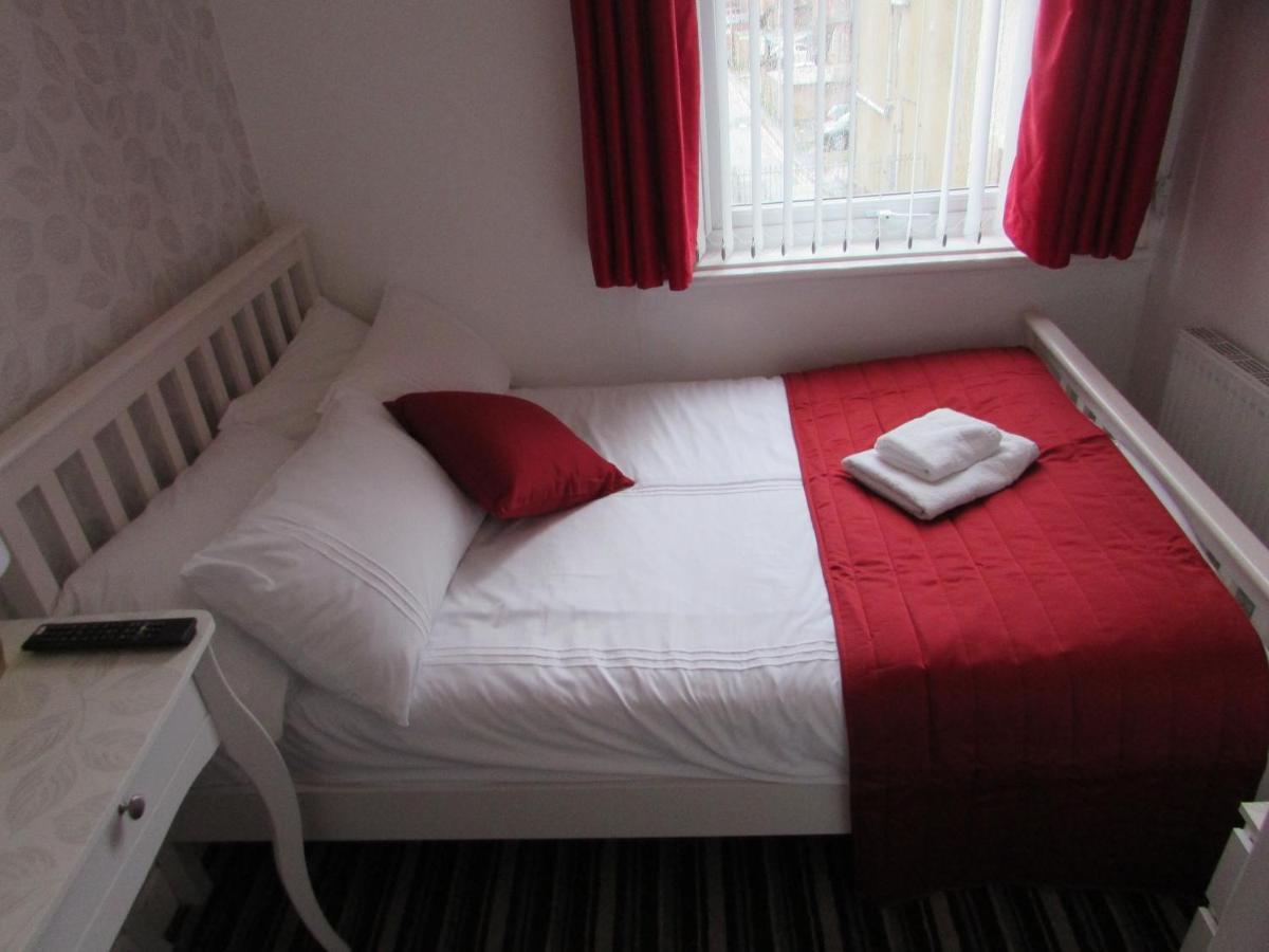 Manor Grove Bed & Breakfast - Blackpool — Photos 2